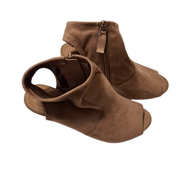 Heart in D Women's Shoe Beige Peep Toe booties Block Heel Size 10 - Picture 2 of 5